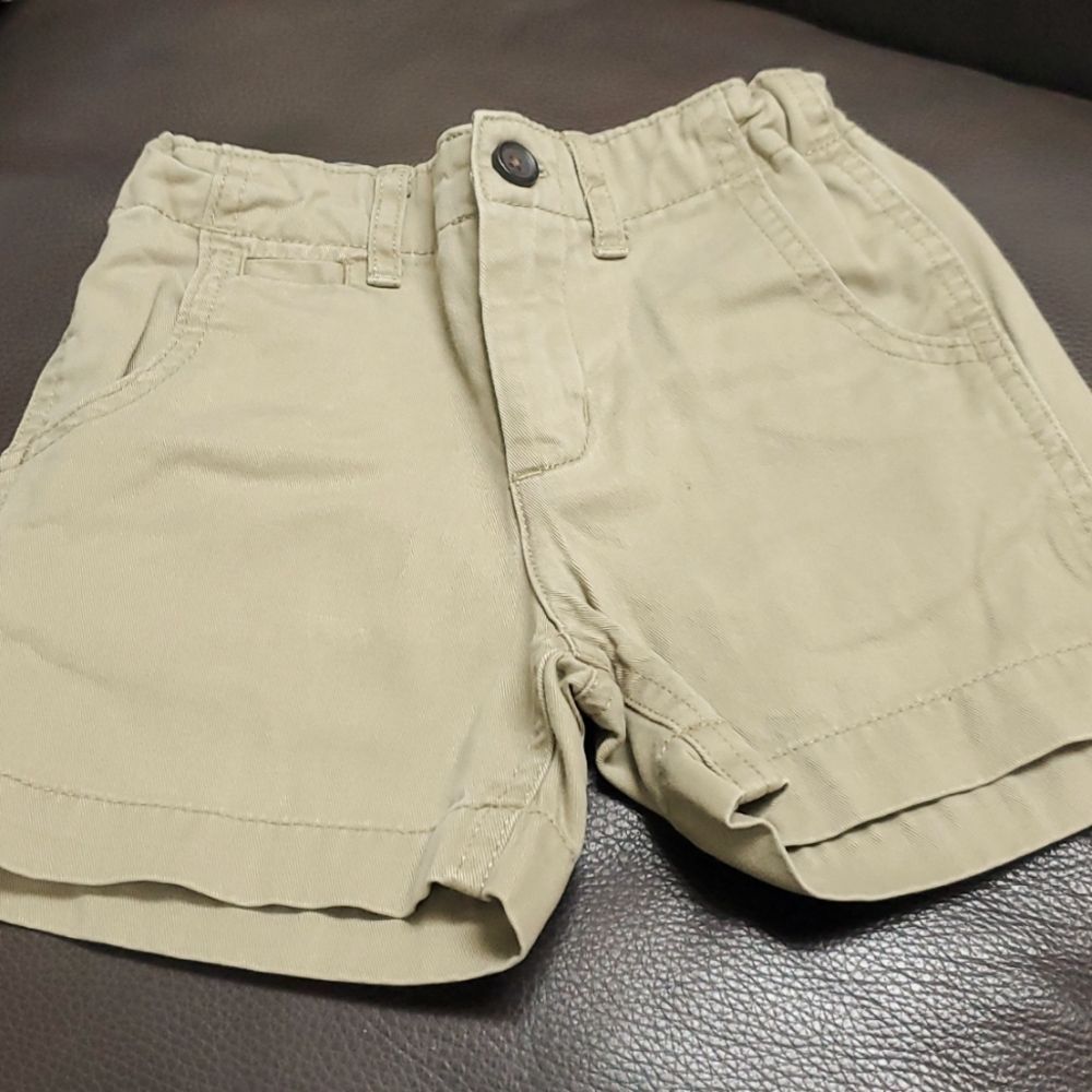 Boys Oshkosh beige 24 months khaki style shorts